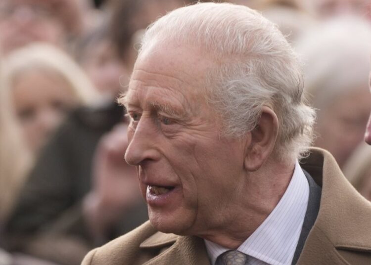 O rei Charles sai apenas duas horas depois que o príncipe William e Kate Middleton quebram o silêncio sobre os arquivos de Epstein