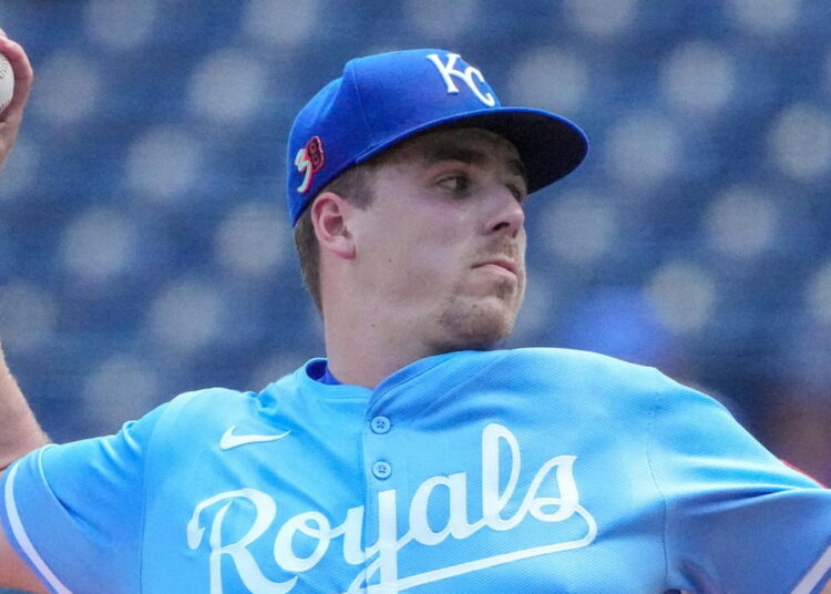 O treinamento de primavera do Kansas City Royals vence os cervejeiros levanta duas questões urgentes