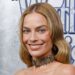 O vestido ousado de Margot Robbie é inspirado neste look de Kate Moss de 2004
