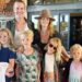 Os amigos de James Van Der Beek compartilham atualizações sobre a 'profunda dor' da família após sua morte