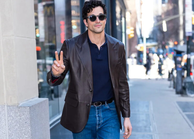 Paul Anthony Kelly, estrela de 'Love Story', compartilha notícias do primeiro bebê no 'The Kelly Clarkson Show'