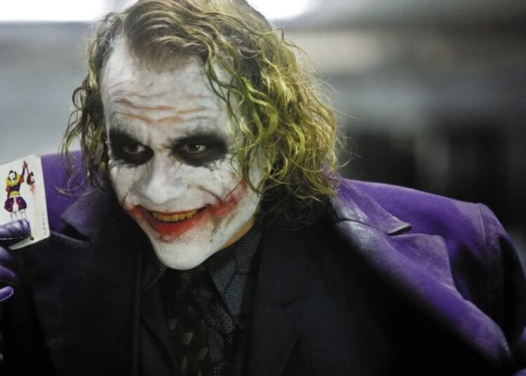 Paul Bettany admite que 'sente muita falta de Heath Ledger' para assistir novamente seu filme após sua morte
