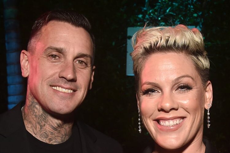 Pink nega relatório de separação de Carey Hart e chama separação de 'notícias falsas' | Carey Hart, rosa | Notícias e fofocas sobre celebridades | Entretenimento, fotos e vídeos