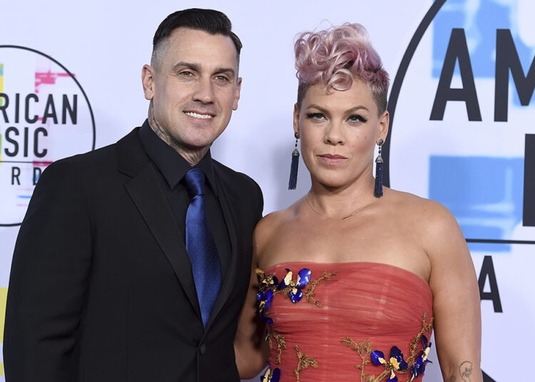 Pink nega relatos de que ela está separada do marido Carey Hart – NBC Chicago