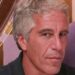 Polícia britânica ‘avaliando’ alegações de que o ex-príncipe Andrew compartilhou relatórios delicados com Epstein