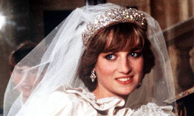 Por que a tiara de casamento de US$ 500 milhões da princesa rebelde real Diana quebrou as regras da empresa e a colocou em rota de colisão com a monarquia