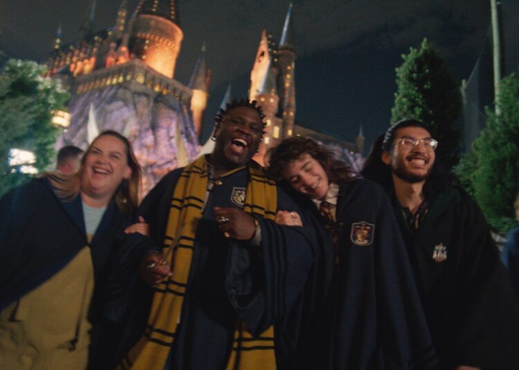Por que o Universal Orlando não usou estrelas em sua campanha publicitária no Super Bowl