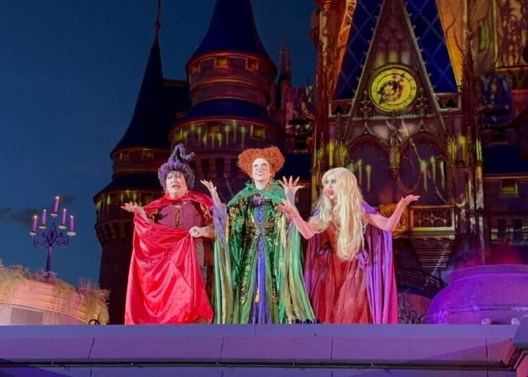 Primeiro entretenimento de retorno confirmado para a festa de Halloween não tão assustadora do Mickey em 2026