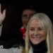Primeiro-ministro da Noruega concorda que princesa herdeira teve “mau julgamento” sobre ligações com Epstein