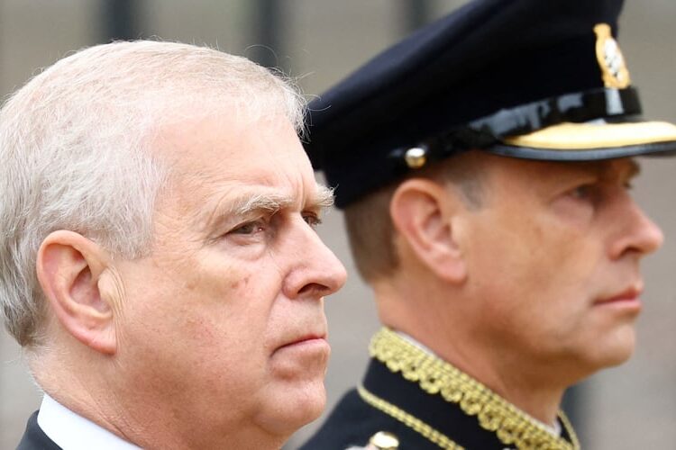 Príncipe Eduardo faz primeiro comentário sobre a família real em meio a novos documentos dos arquivos de Epstein | Andrew Mountbatten Windsor, Arquivos Epstein, Príncipe Andrew, Príncipe Eduardo | Notícias e fofocas sobre celebridades | Entretenimento, fotos e vídeos