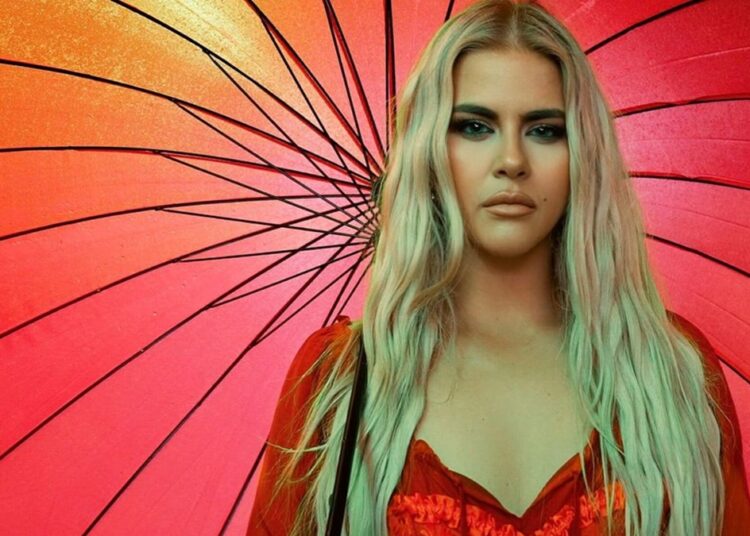 Reigns lançará 'Closer Than Your Shadow' com Waives esta semana