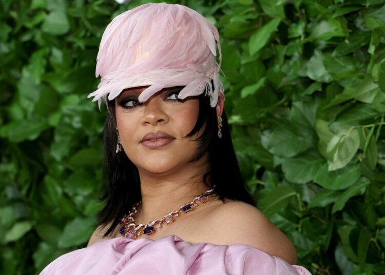 Rihanna desperta novo burburinho musical com vídeo de sessão de gravação