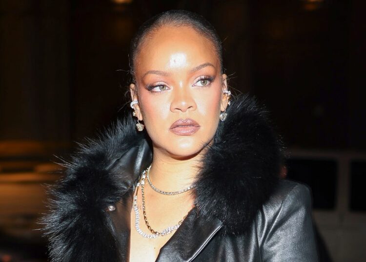 Rihanna finalmente retorna ao estúdio de gravação em um vídeo sincero do dia na vida