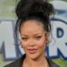 Rihanna sugere novas músicas com um vislumbre de sua volta ao estúdio