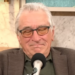 Robert De Niro fica emocionado ao pedir aos americanos que resistam a Trump