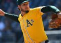 Royals adquire o arremessador Mitch Spence do A's