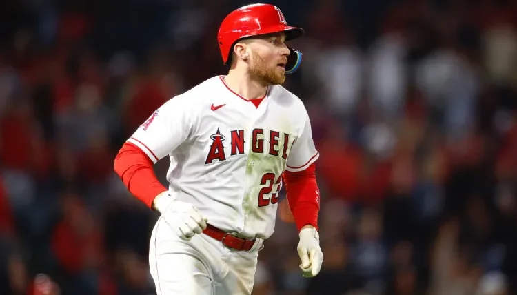 Royals assinam contrato de um ano com ex-Blue Jays e Angels Silver Slugger
