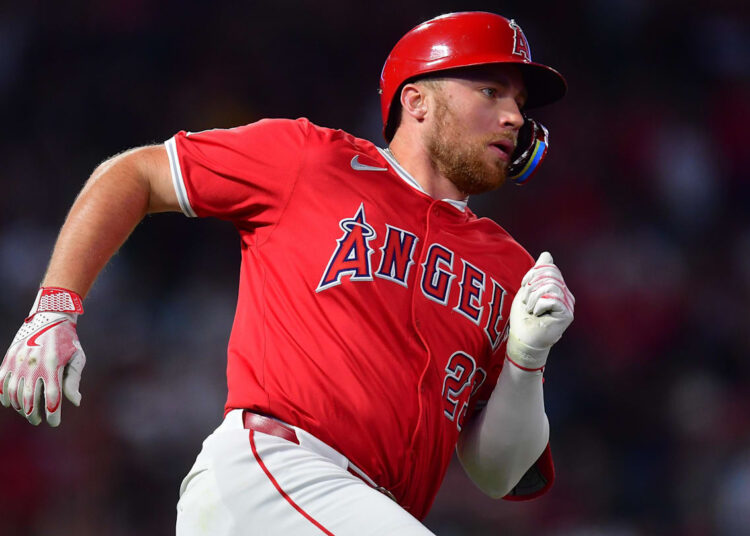 Royals se arriscam com o Silver Slugger caído na última possível contratação interna