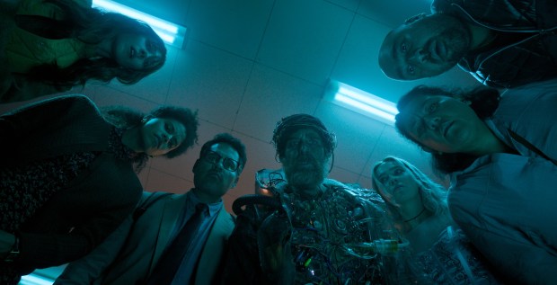 Sam Rockwell no modo herói em 'Boa sorte, divirta-se, não morra'