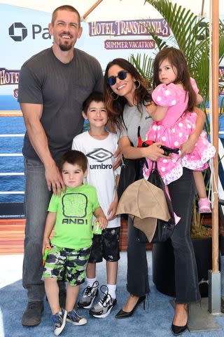 Sarah Shahi revela como seu personagem “Sex/Life” a 'empurrou' para o divórcio de Steve Howey (exclusivo)