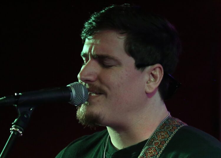 Seguindo a música: Artista local Zack Scott buscará novas oportunidades em viagem a Nashville