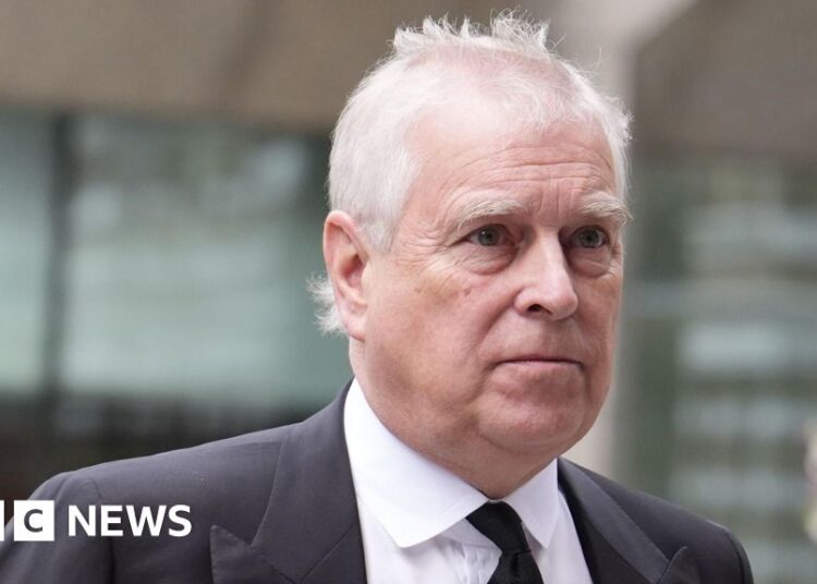 Segunda vítima de Epstein afirma que foi enviada ao Reino Unido para fazer sexo com Andrew, diz advogado – BBC