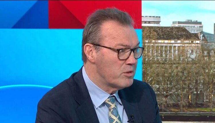 'Sem fim à vista': o biógrafo real Andrew Morton diz que a crise de Andrew 'perdurará' por anos | Notícias Vídeo Notícias do Reino Unido