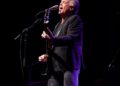 Shaun Cassidy, galã adolescente dos anos 70, retorna aos palcos em Madison | Música