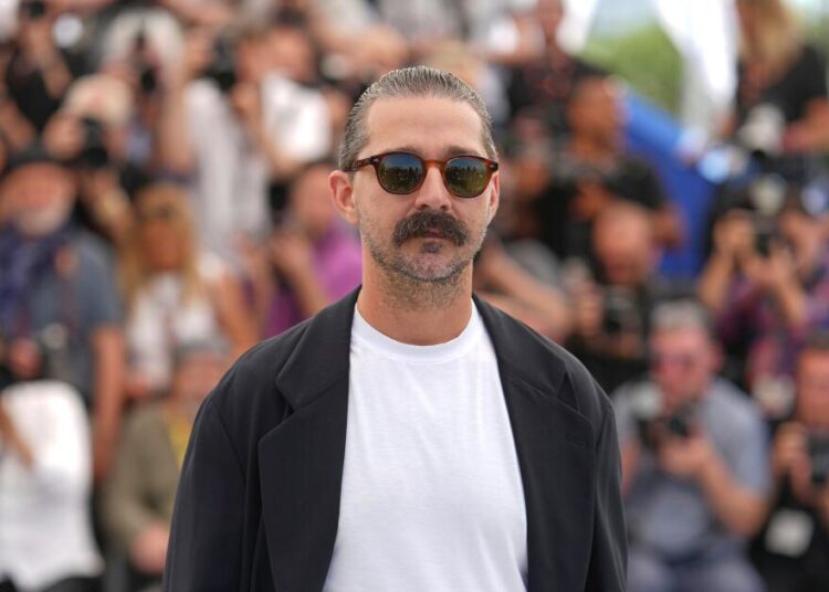 Shia LaBeouf recebe ordem de reabilitação após prisão no Mardi Gras