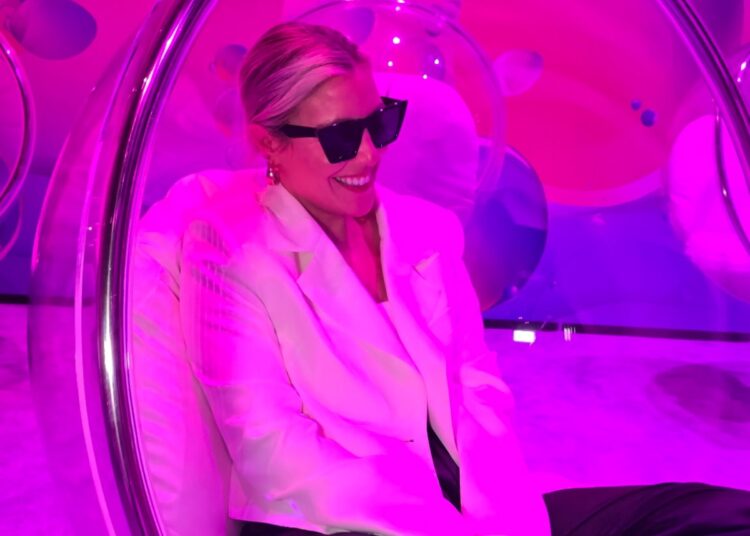 Susan G estreia seu novo videoclipe “Spin”