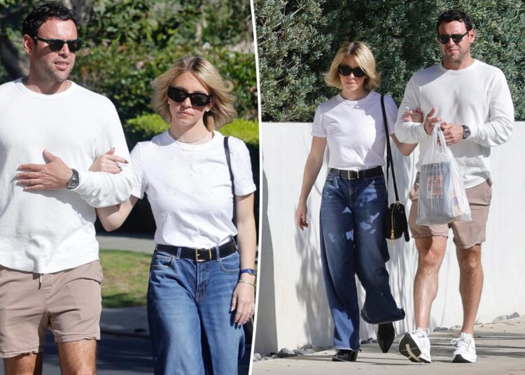 Sydney Sweeney e Scooter Braun dão as mãos em um passeio casual em Los Angeles depois que a atriz disse que não 'precisa de um homem'