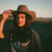 Taylor Moss ganha vida com novo single ousado ‘Breathe’
