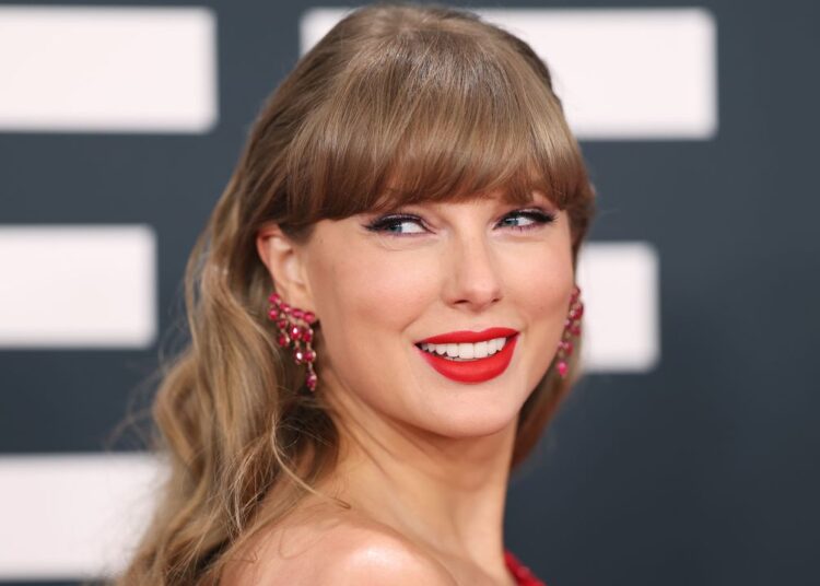 Taylor Swift é uma morena completa em seu novo videoclipe “Opalite” – assista ao vídeo