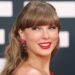 Taylor Swift é uma morena completa em seu novo videoclipe “Opalite” – assista ao vídeo