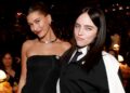 Todas as celebridades que usaram distintivos ‘ICE Out’ no Grammy de 2026