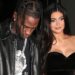 Travis Scott faz referência aos implantes mamários da ex Kylie Jenner em nova música