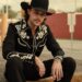 Tyler Halverson está tornando as músicas de rodeio legais em 'In Defense of Drinking'