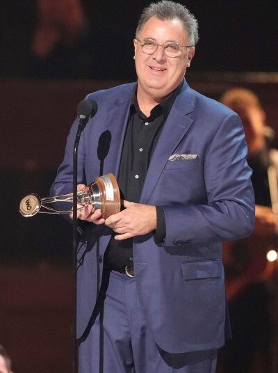 Vince Gill lança nova música com Lainey Wilson: ‘Didn't Know If She’d Be Up For That’ – Closer Weekly