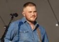 Zach Bryan critica trolls de 'meia idade' após zombaria de Kid Rock – Celebrity News – Entretenimento