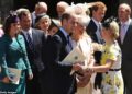 Zara e Mike Tindall 'apoiarão' William e Kate em vez de Beatrice e Eugenie: fonte real revela por que a filha da princesa Anne ficará 'naturalmente' do lado do futuro rei e rainha