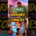 JONAS SURGE ARRUMADO E ARRANCA SUSPIROS DAS SISTERS “LINDO”