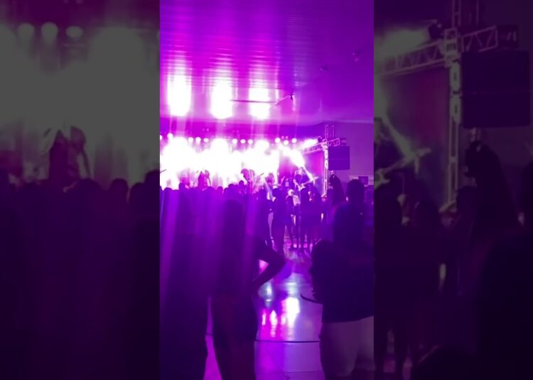 Bailão da banda Som 7 rei do baile em Realeza Paraná.
