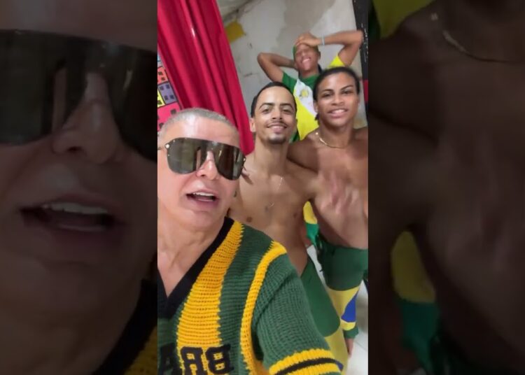 ELA CHEGOU! DAVID BRAZIL INICIA TOUR PELA ROCINHA VISITANDO A FAMOSA CASA DA CAPOEIRA