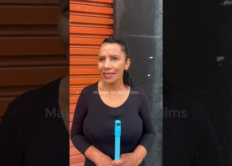 Esse vizinho fazia fofocas pelo bairro todo… 😅 #shorts