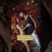 Viviane Araújo posa apaixonada com namorado em festa de aniversário