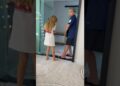 Clarinha contando pro Yuri as fofocas da escola