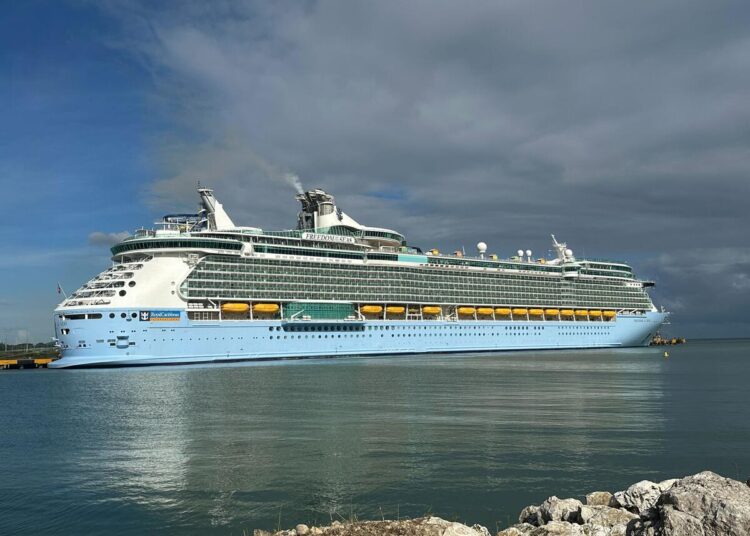 A Royal Caribbean cancela repentinamente vários cruzeiros Freedom of the Seas devido à redistribuição
