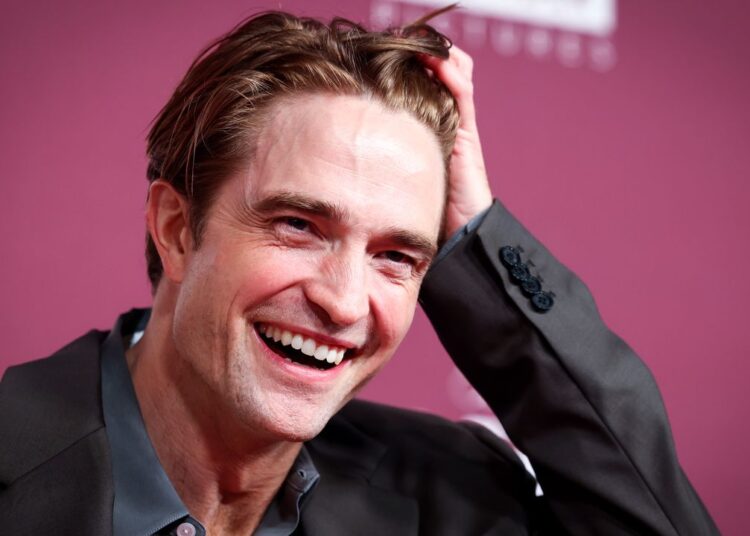 A alfabetização de fofocas sobre celebridades de Robert Pattinson é, vamos encarar, quente