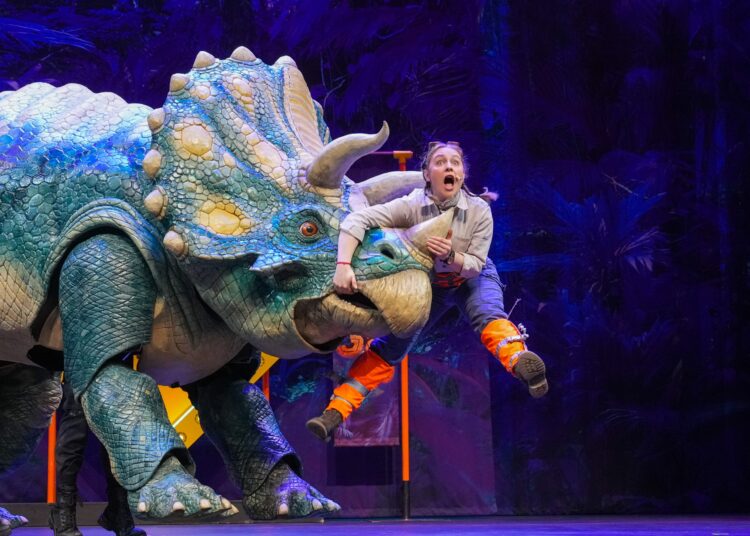 A enorme escala e o coração de ‘Dinosaur World Live’