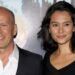 A esposa de Bruce Willis, Emma Heming, compartilha uma foto rara do ator em meio à batalha contra a demência enquanto ele comemora 71 anos